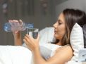 Benarkah Minum Air Sebelum Tidur Itu Sehat? Ini Penjelesannya!
