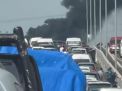 Kendaraan Terbakar di Tol Layang MBZ Km 37+500 Arah Cikampek: Lalu Lintas Masih Ditutup