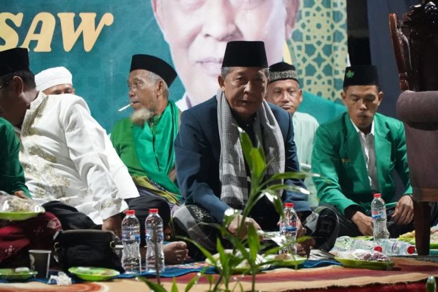 Wakil Gubernur Jambi Abdullah Sani Beri Tausiah di Tanjab Barat, Sampaikan Manfaat Sholawat Nabi