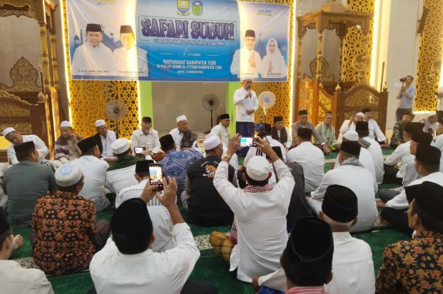 Pj Bupati Aspan Dampingi Gubernur Jambi Al Haris Safari Subuh Di Masjid Al Ittihad Tebo