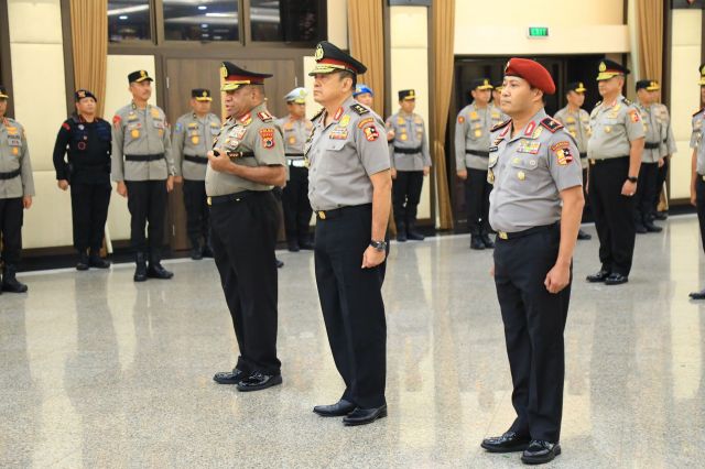 Kapolri Pimpin Upacara Kenaikan Pangkat: Mathius D. Fakhiri Resmi Jadi Komjen, 11 Perwira Tinggi Lainnya Juga Naik Pangkat