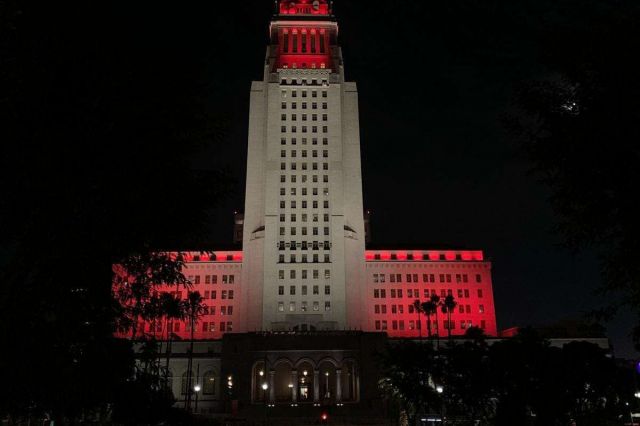 Begini Penampakan Balai Kota Los Angeles yang Dihiasi Lampu Merah Putih Ikut Meriahkan HUT ke-79 RI