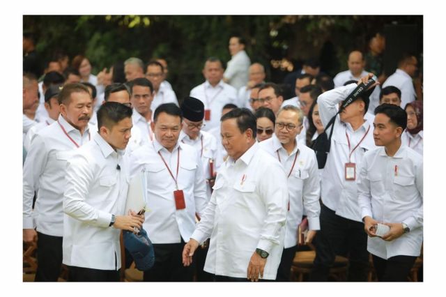 Presiden Prabowo Ajak Menteri Kabinet Siap Berkorban Demi Bangsa, Singgung Kisah Bukit Tidar