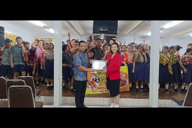 Mengembangkan Kemampuan Siswa SMP KASIH BAGI BANGSA Melalui Seminar Public Speaking dan Keseruan Bersama PRONAS dengan Coach Priska Sahanaya