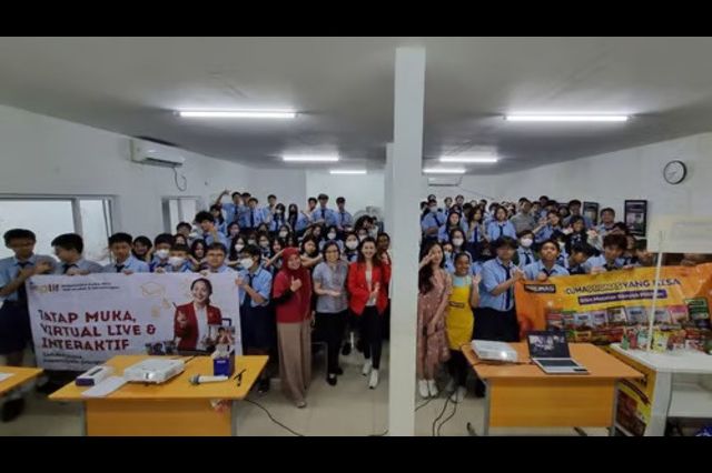 Workshop Public Speaking di SMP Kristen Karunia: Kolaborasi dengan Priska Sahanaya, PRONAS, dan SINOTIF