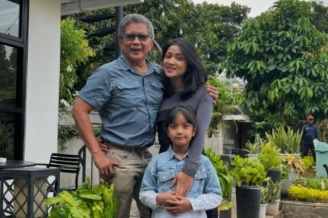 Profil Salsabila Syaira yang Pamer Foto Mesra Bareng Rocky Gerung, Tertangkap Kamera Saat Nonton Konser Dewa 19