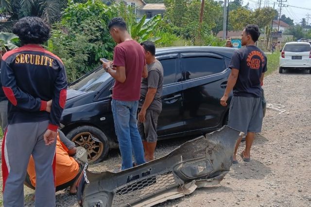 Menghindari Kendaraan dari Arah Berlawanan, Honda Brio Masuk Jurang di Jalan Lintas Sumatera, Begini Kondisinya