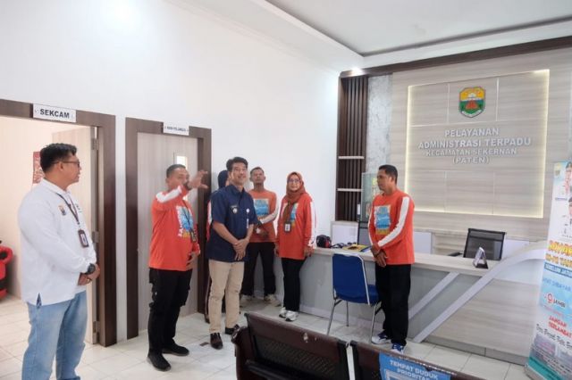 Penjabat Bupati Muaro Jambi Dorong Percepatan Perekaman e-KTP di Kecamatan Sekernan