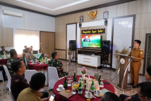 Pj Bupati Muaro Jambi, Apresiasi Kontribusi TNI dalam Percepatan Pembangunan Melalui TMMD ke-121