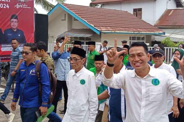 Fadhil-Bakhtiar Resmi Daftar ke KPU Batanghari Usai Deklarasi 9 Partai Pengusung