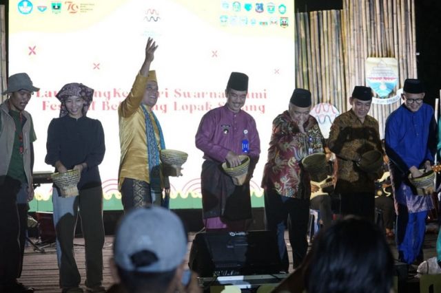 Pj Bupati Muaro Jambi Resmi Membuka Bekarang Lopak Sepang dalam Rangkaian Swarna Bumi 2024