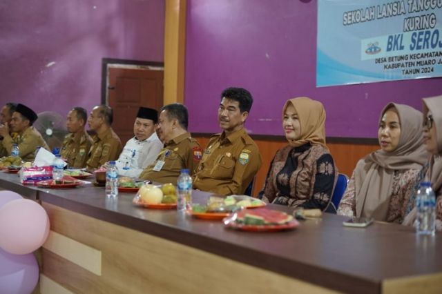 Penjabat Bupati Muaro Jambi Resmikan Sekolah Lansia Tangguh di Desa Betung