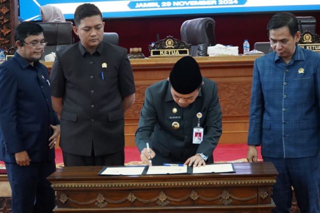 Gubernur Al Haris Apresiasi DPRD Provinsi Jambi atas Penetapan APBD 2025