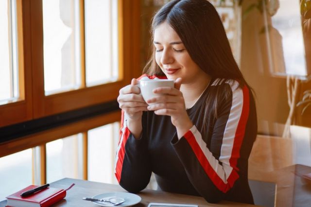 Pecinta Kopi Wajib Tahu! 12 Golongan yang Dilarang Minum Kopi untuk Selamanya