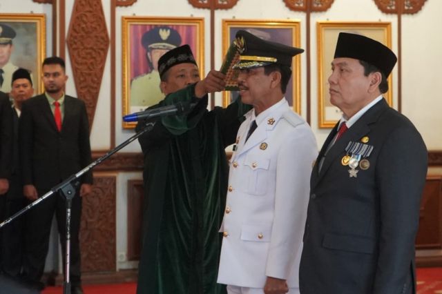 Gubernur Al Haris Resmi Lantik Raden Najmi Sebagai Pj. Bupati Muaro Jambi dan Perpanjang Masa Jabatan Bachril Bakri