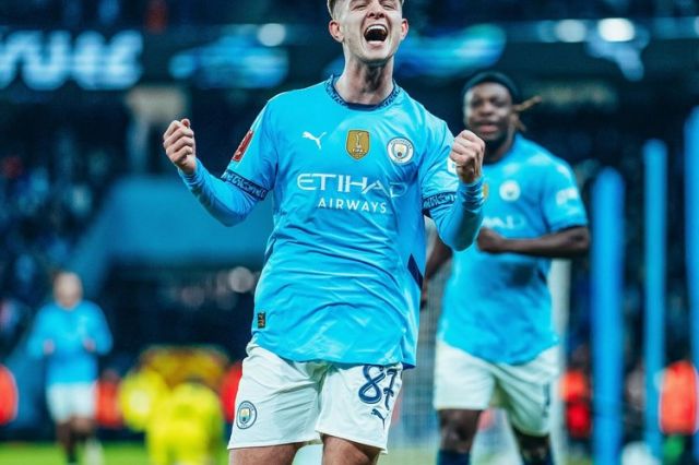 Manchester City Hancurkan Salford City 8-0, James McAtee Bersinar dengan Hattrick