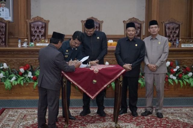 Pj Bupati Muaro Jambi Hadiri Rapat Paripurna Penyampaian Kebijakan Umum Anggaran