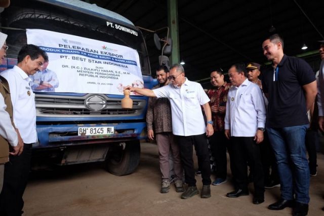 Pj Muaro Jambi bersama Gubernur Jambi Dampingi Menteri Perdagangan Hadiri  Pelepasan Ekspor Komoditas Pinang