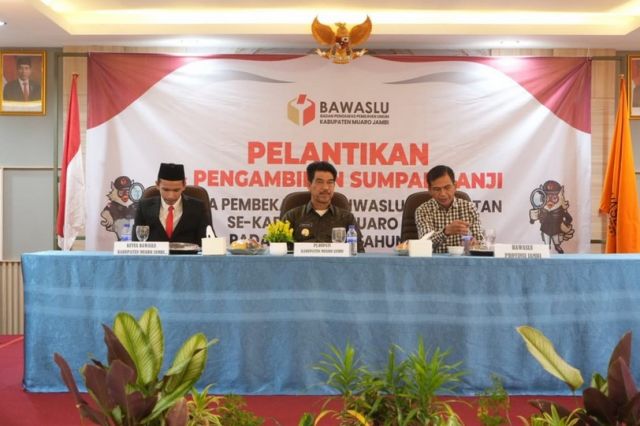 Pj Bupati Muaro Jambi Hadiri Pelantikan  Sumpah Janji Panitia Pengawas Pemilu