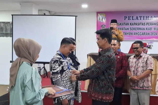 Pj Bupati Muaro Jambi Buka Pelatihan Peningkatan Kapasitas Perangkat Desa se-Kecamatan Sekernan