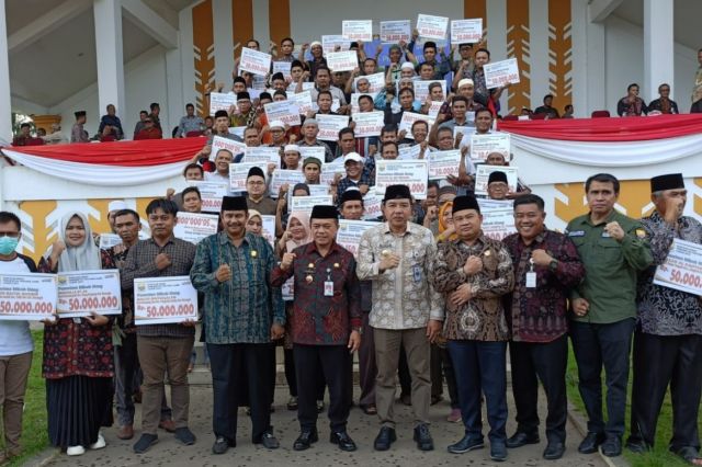 Gubernur Jambi Al Haris Bantu Ribuan Rumah Ibadah dan Lembaga Pendidikan Keagamaan