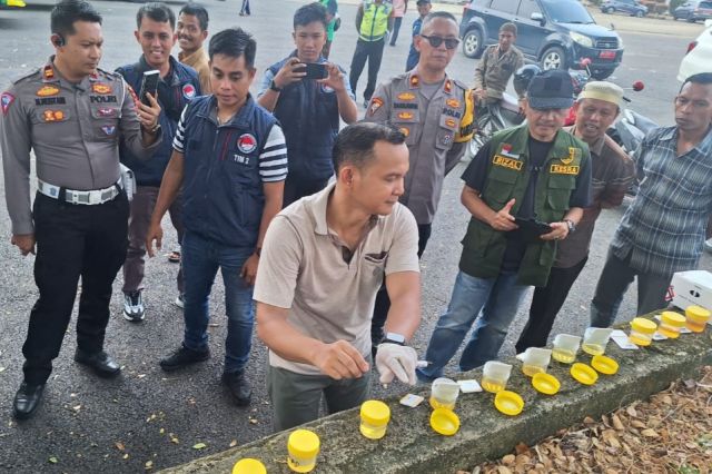 Antisipasi Kecelakaan, Polres Bungo Cek Bus dan Tes Urine Sopir Bus Jamaah haji 2024