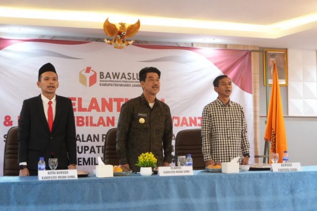 Pj Bupati Raden Najmi Hadiri Pelantikan Panwascam Se-kabupaten Muaro Jambi