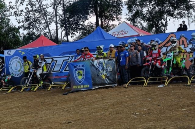 Berjalan Sukses, Al Haris Tutup Gubernur Cup 1 Super Grasstrack Cirkuit MPK Bangko