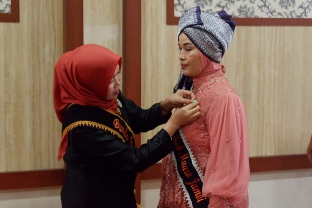 Bunda PAUD Provinsi Jambi Lantik Habibah Najmi  sebagai Bunda PAUD dan Pembina Posyandu Kabupaten Muaro Jambi