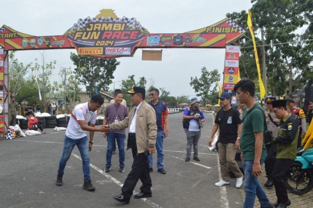 Pj Bupati Muaro Jambi Dampingi Wakil Gubernur Jambi di Pembukaan Fun Race Tahun 2024 Piala Gubernur