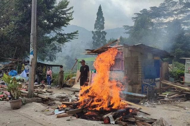 Sempat Ricuh, Kini Ratusan Lapak PKL di Puncak Rata dengan Tanah