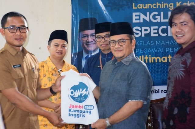 Dr. Maulana Resmi Luncurkan Program Pelatihan Bahasa Inggris untuk Aparatur Pemerintahan Kota Jambi