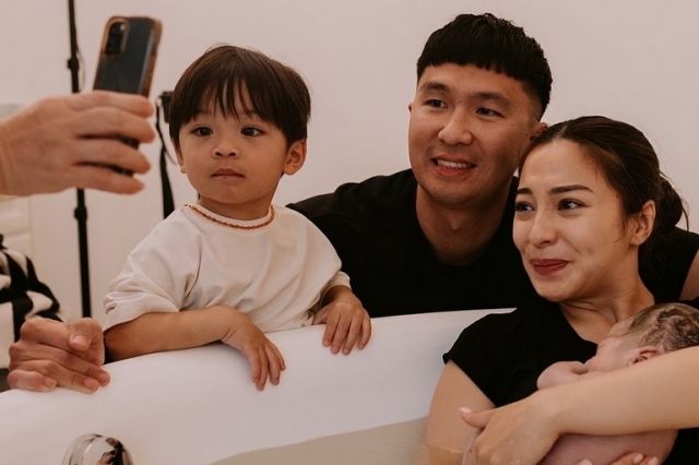 Wow! Nikita Willy Pilih Water Birth di Rumah untuk Kelahiran Anak Kedua, Momen Ini Bikin Banjir Air Mata!