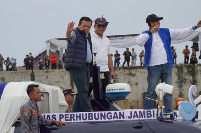 Parade Perahu Hias Jambi: Gubernur Al Haris Ungkap Tradisi Nenek Moyang yang Hidup Kembali!