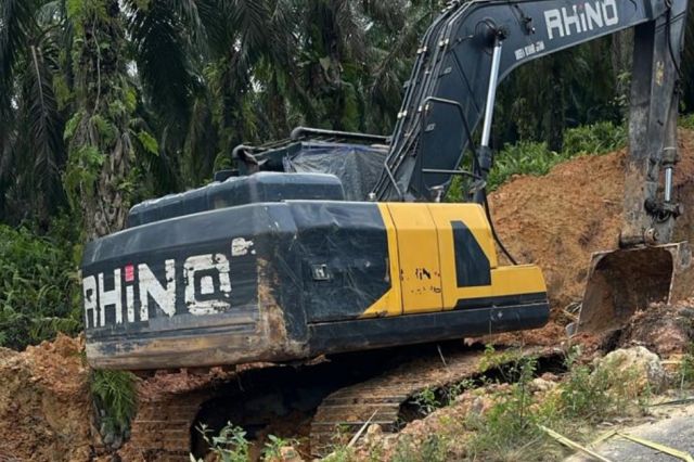 Akibat Parit Gajah, Jalan Desa Petajen Amblas! Proses Perbaikan Jadi Sorotan