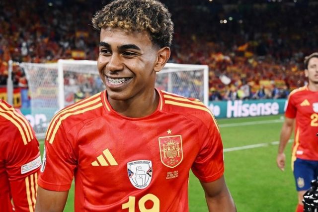 Euro 2024: Lamine Yamal Rayakan Kemenangan dengan Selebrasi '304' untuk Kampung Halamannya