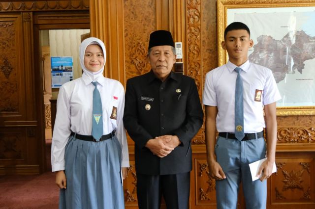 Wagub Sani Terima Audensi Dua Paskibraka Terbaik Jambi, Siap Kibarkan Bendera di IKN