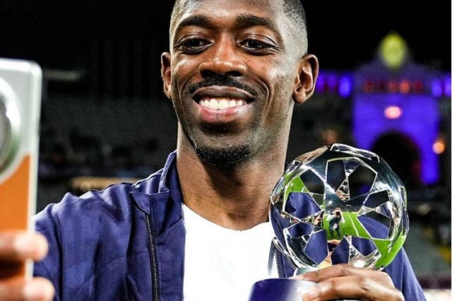 Ousmane Dembele merayakan Man of the Match saat PSG mengalahkan Barcelona di Liga Champions