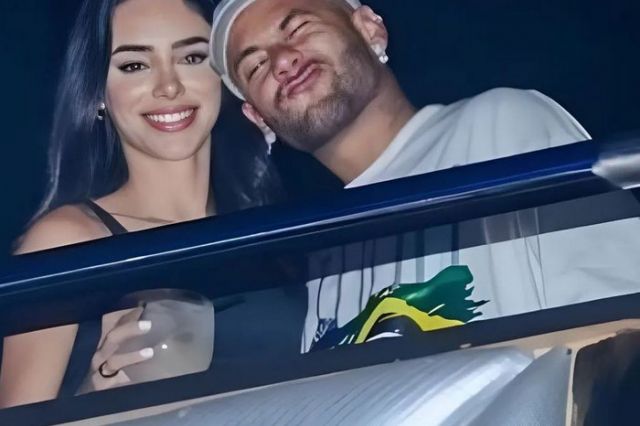 Cinta Lama Bersemi Kembali: Neymar dan Bruna Biancardi Resmi Balikan!