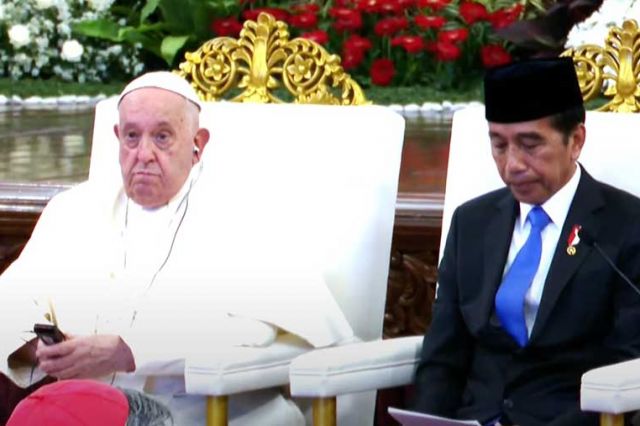 Nonton LIVE Upacara Penyambutan Kunjungan Kenegaraan Paus Fransiskus di Jakarta, Jokowi Beri Pujian