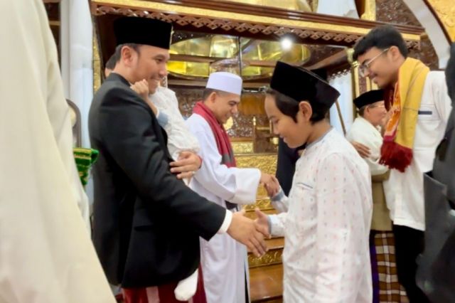 Bersama Istri dan Anak, Edi Purwanto Shalat Idul Adha di Masjid Al Falah Jambi