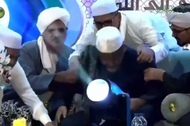 Viral KH Asmuni Pandeglang Meninggal Dunia saat Ceramah, Ini Kata-kata Terakhir yang Diucapkan Membuat Semua Jemaah Panik