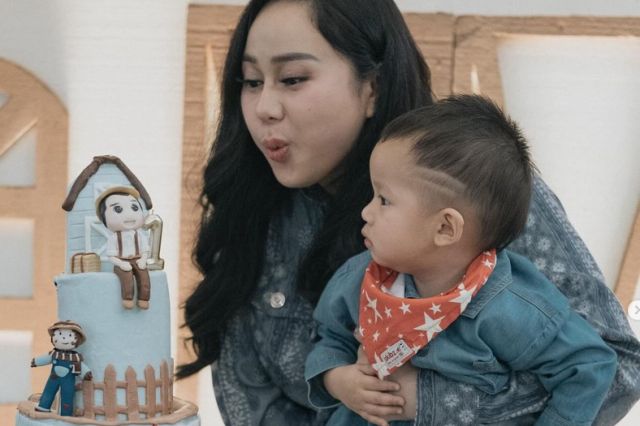 Rayakan Kebahagiaan Tanpa Ayah, Denise Chariesta Bangga Besarkan Jaden Sendiri