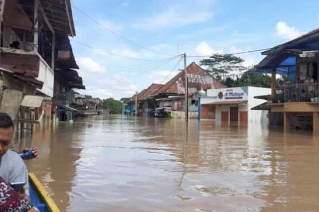 Update Dampak Cuaca Ekstrem Hantam Sukabumi: 69 Titik Rusak, Ratusan Warga Mengungsi