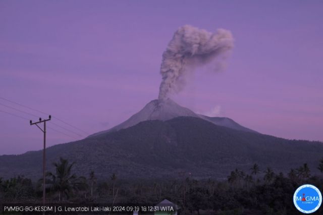 Waspada! Gunung Lewotobi Laki-laki Muntahkan Abu Vulkanik Setinggi 700 Meter, Erupsi Terus Berlanjut