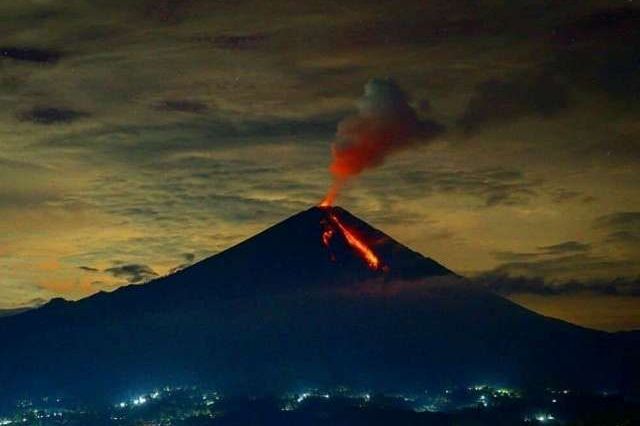 Gunung Semeru Kembali Erupsi, PVMBG Tegaskan Status Waspada dan Larangan Aktivitas di Zona Bahaya