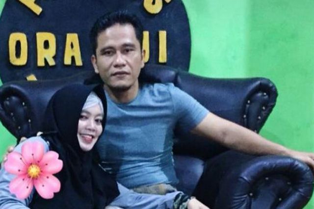 Sosok Ning Astuti Tuai Sorotan Usai Viral Video Perlakuan Gus Miftah Toyor Kepala Istrinya