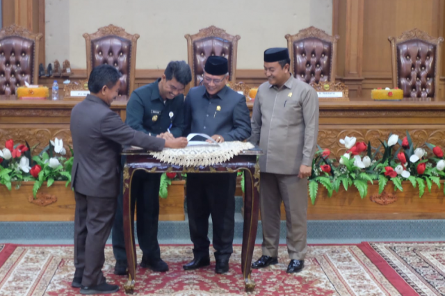 Penjabat Bupati Muaro Jambi Hadiri Rapat Paripurna Penyampaian Rancangan APBD 2025 dan Nota Keuangan