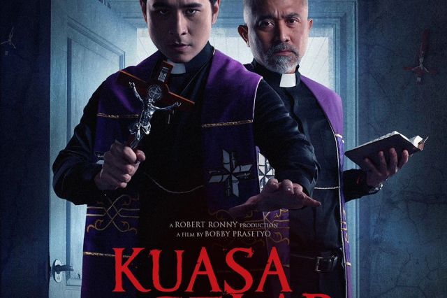 Perjuangan Jerome Kurnia Sampai Belajar Bahasa Latin dan Eksorsisme Demi Dalami Peran Romo di Film "Kuasa Gelap"