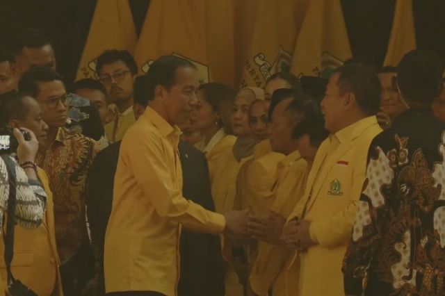 Bahlil Lahadalia Pangling dengan Jokowi yang Kenakan Kemeja Kuning di Penutupan Munas XI Golkar